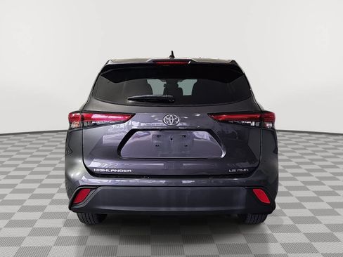 Used 2022 Toyota Highlander LE AWD/4WD image 7