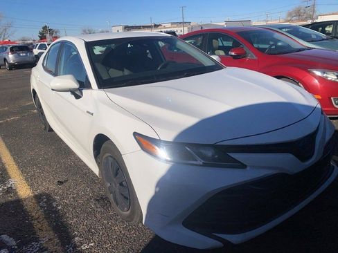 Used 2019 Toyota Camry LE image 2