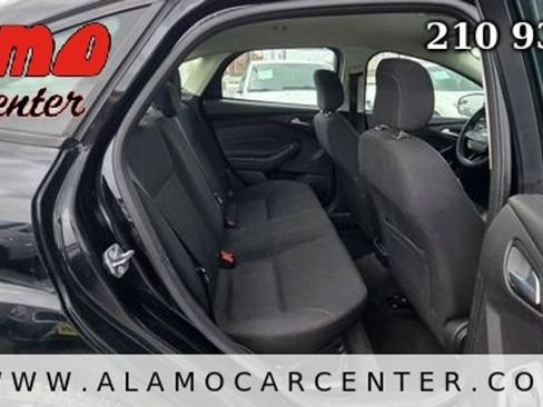 Used 2018 Ford Focus SE FWD image 19