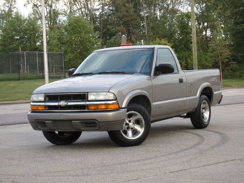 Used 2001 Chevrolet S10 Pickup LS w/ Preferred Equipment Group image 3