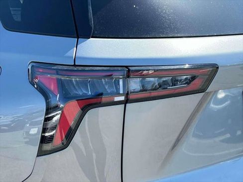 Used 2025 Chevrolet Equinox LT w/ Safety and Technology Package image 10