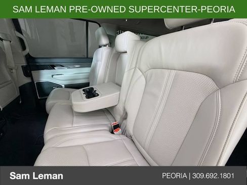 Used 2022 Jeep Wagoneer Series III AWD/4WD image 33