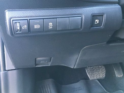 Used 2025 Toyota Corolla SE AWD/4WD image 18