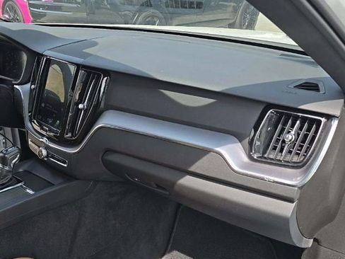 Used 2020 Volvo XC60 T6 Momentum image 10