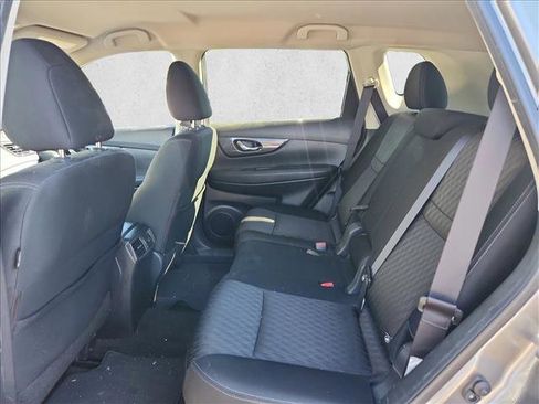 Used 2017 Nissan Rogue SV w/ SV Premium Package image 12