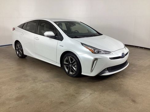 Used 2022 Toyota Prius XLE FWD image 4