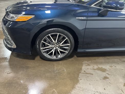 Used 2021 Toyota Camry XLE w/ Navigation Upgrade Package FWD image 9