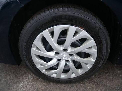 Used 2019 Toyota Corolla LE image 30