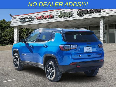 New 2025 Jeep Compass Trailhawk image 5