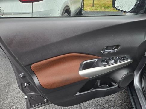 Used 2020 Nissan Kicks SR image 20