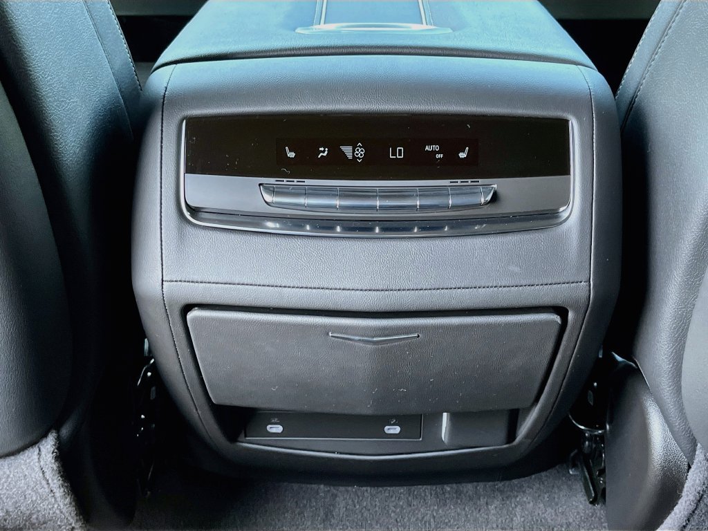Used 2023 Cadillac Escalade ESV Luxury RWD image 31