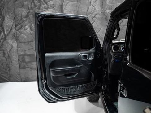 Used 2023 Jeep Wrangler Unlimited w/ Cold Weather Group image 3