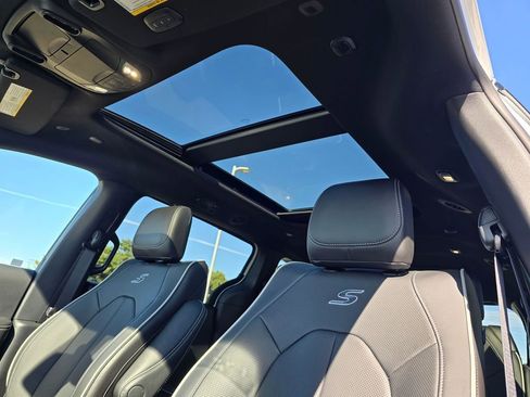 New 2027 Chrysler Pacifica Limited AWD/4WD image 27