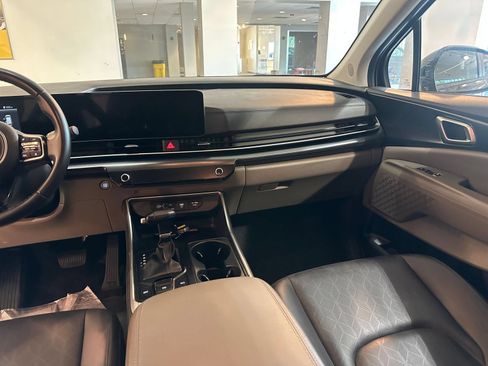 Used 2026 Kia Carnival FWD image 38