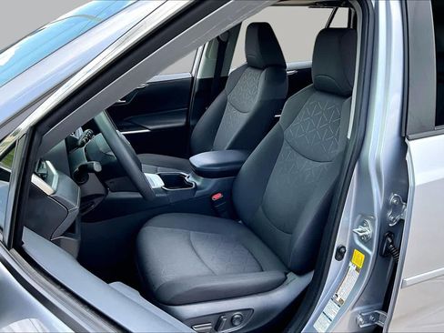 Certified 2022 Toyota RAV4 XLE w/ Convenience Package AWD/4WD image 8
