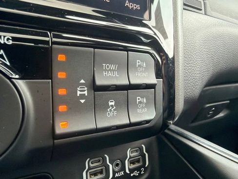 Used 2023 RAM 1500 Laramie AWD/4WD image 21