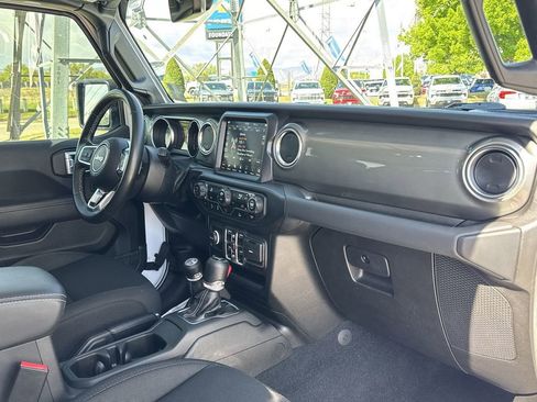 Used 2022 Jeep Wrangler Unlimited Sahara AWD/4WD image 29