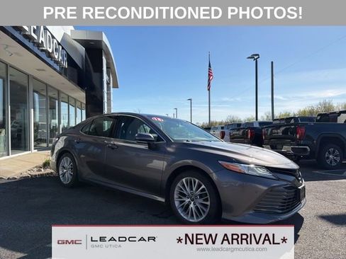 Used 2018 Toyota Camry XLE FWD image 7