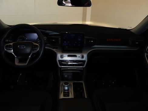 Certified 2023 Ford Explorer XLT RWD image 25