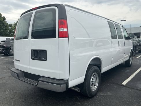 New 2026 Chevrolet Express 3500 Extended RWD image 7