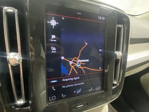 Used 2019 Volvo XC40 T5 Momentum image 19