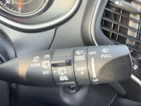 Used 2021 Jeep Cherokee Latitude Lux w/ Comfort/Convenience Group AWD/4WD image 13