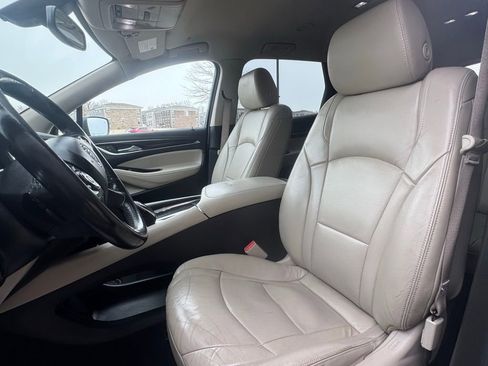 Used 2018 Buick Enclave Essence image 16