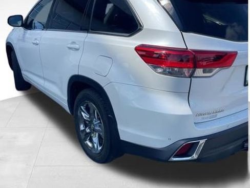 Used 2019 Toyota Highlander Limited Platinum image 5
