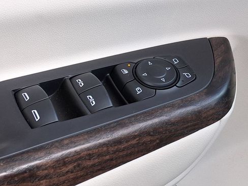 Used 2021 GMC Acadia Denali w/ Denali Technology Package FWD image 16