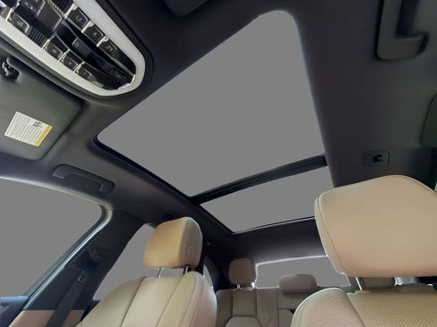 Certified 2021 Porsche Macan AWD/4WD image 24
