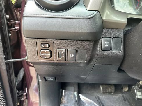 Used 2018 Toyota RAV4 LE w/ All Weather Liner Package AWD/4WD image 28