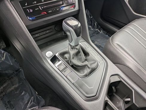 Used 2022 Volkswagen Tiguan SE FWD image 13