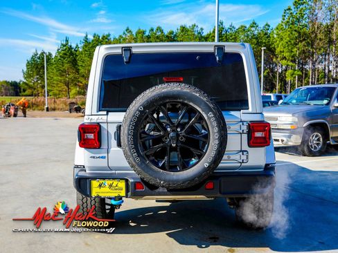 Used 2022 Jeep Wrangler Unlimited Sahara image 8