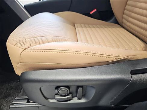 New 2025 Land Rover Discovery Dynamic SE image 26