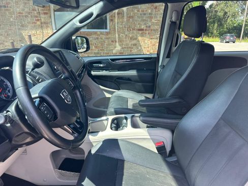 Used 2020 Dodge Grand Caravan SXT FWD image 19