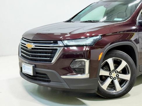 Used 2023 Chevrolet Traverse LT w/ LT Premium Package AWD/4WD image 3