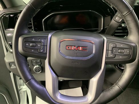 Used 2025 GMC Sierra 1500 SLT image 16