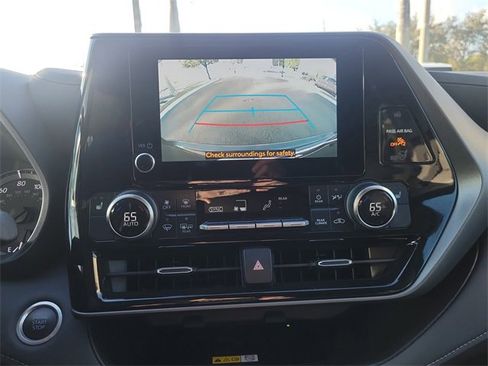 Used 2024 Toyota Highlander XLE image 26