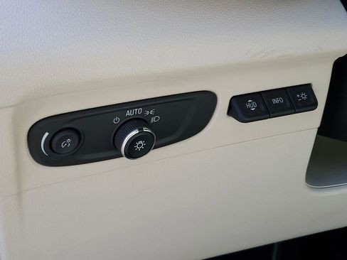 Used 2023 Buick Envision Essence w/ Technology Package I AWD/4WD image 9