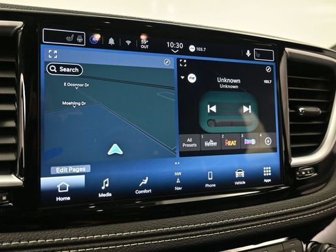 Used 2025 Chrysler Pacifica Limited FWD image 38