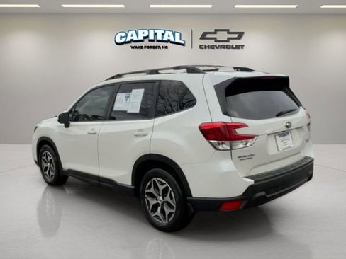 Used 2019 Subaru Forester Premium image 3