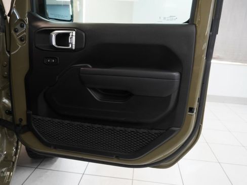 Used 2025 Jeep Wrangler Sport AWD/4WD image 19