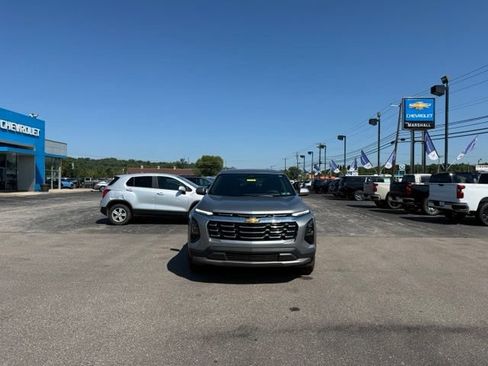 Used 2026 Chevrolet Equinox LT AWD/4WD image 2