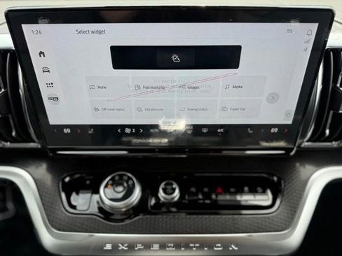 New 2026 Ford Expedition Max Platinum image 26