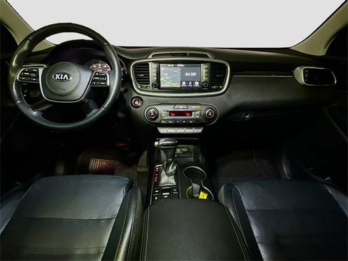 Used 2019 Kia Sorento SX image 9