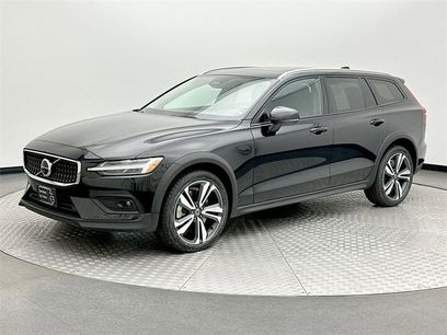 Certified 2023 Volvo V60 B5 Cross Country Plus w/ Climate Package