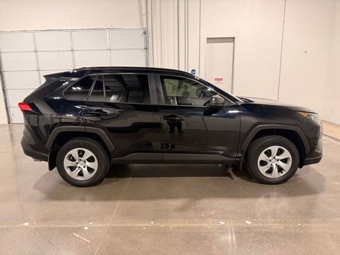 Used 2021 Toyota RAV4 LE image 4