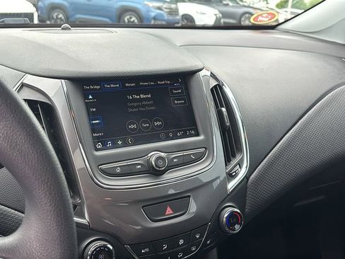 Used 2019 Chevrolet Cruze LT w/ Sun And Sound Package FWD image 19