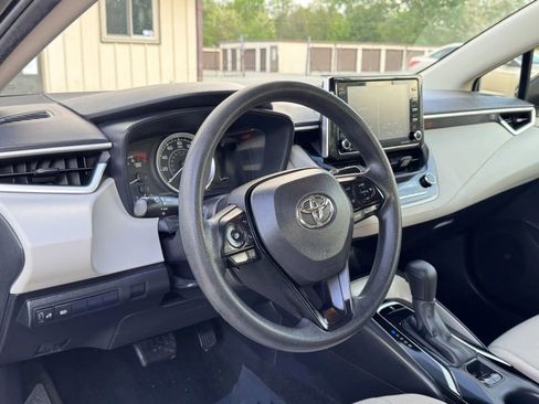 Used 2021 Toyota Corolla LE FWD image 16