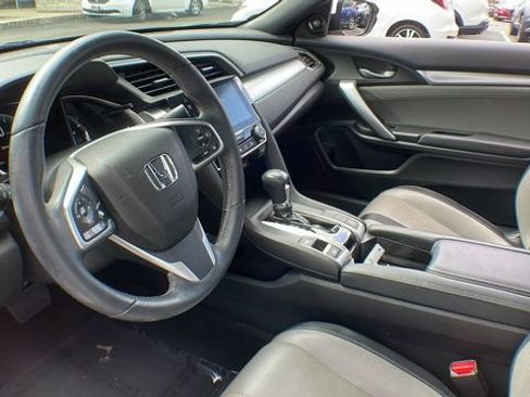 Used 2018 Honda Civic Touring image 6
